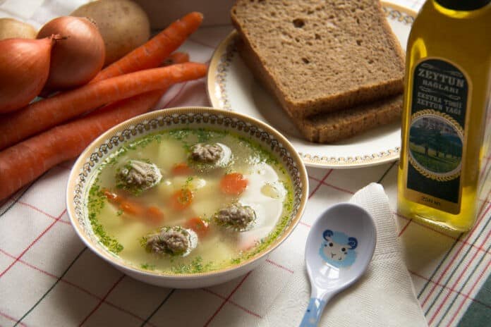Verməşilli küftə şorbası